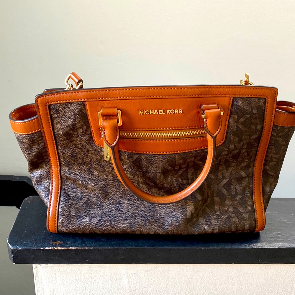 LIKE NEW Michael Kors crossbody large logo satchel bag handbag